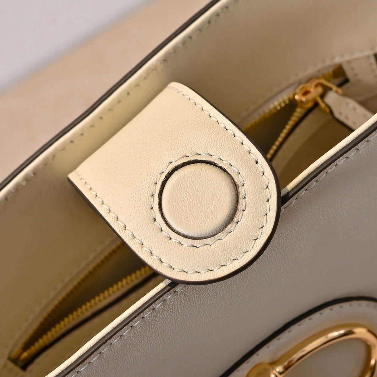 Gucci 73 Series Horsebit Bucket Bag